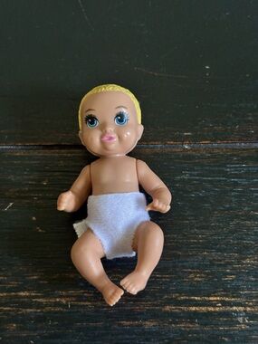Mattel Barbie Skipper Baby Doll Blonde Hair Blue Eyes & Diaper 2.75"